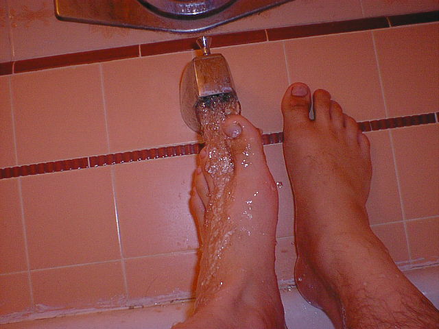 Frank shows off his feet in bath