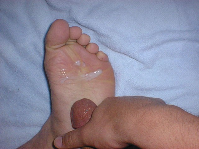 I love cumming on my soles