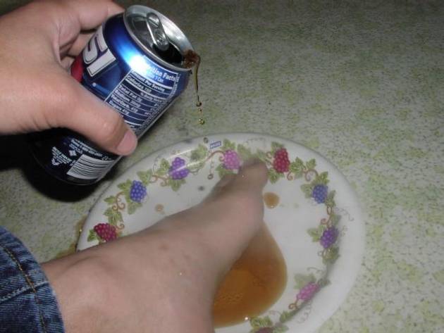 Pouring soda on my soles